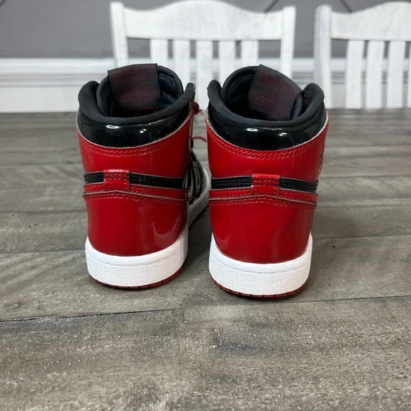 Nike Air Jordan 1 Retro High OG "Bred Banned" Size 1 Y - Picture 4 of 5